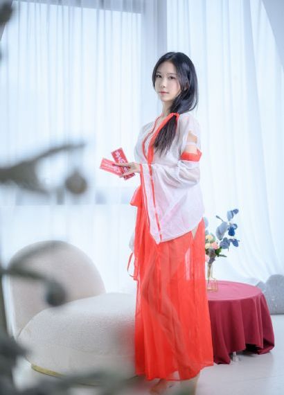 年轻的女秘书