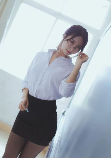 年轻的女邻居
